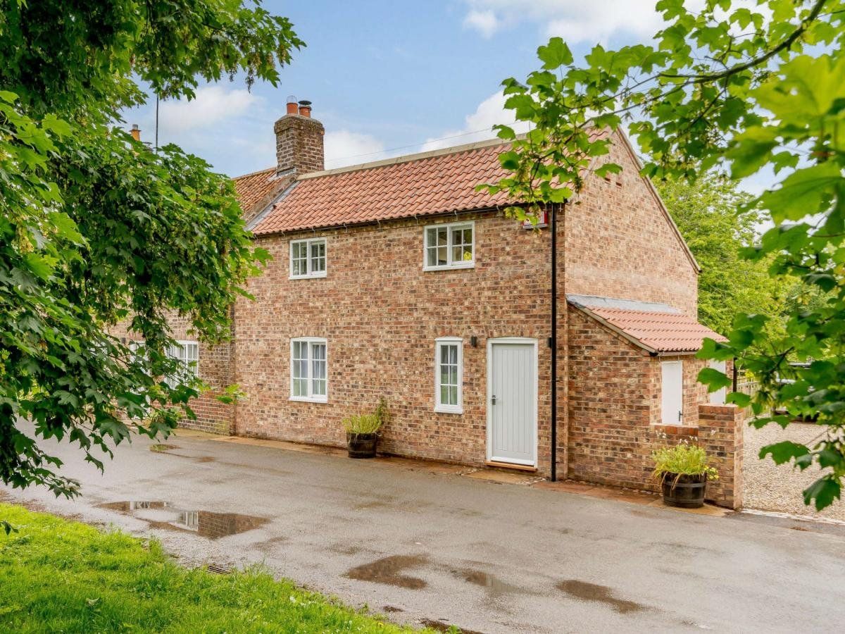Cottage in East Riding photo 2