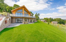 Log Cabin in Mid Wales reviews