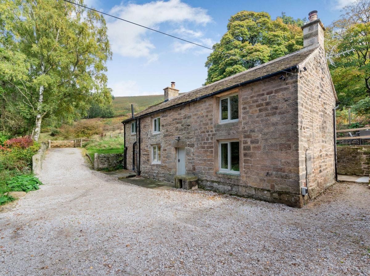 Cottage in Derbyshire photo 1