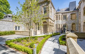 Alice House Stone Cross Mansion