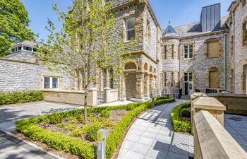 Alice House Stone Cross Mansion